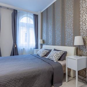 Goldcentral Apartment Grand Boulevard In The Heart Of The City
